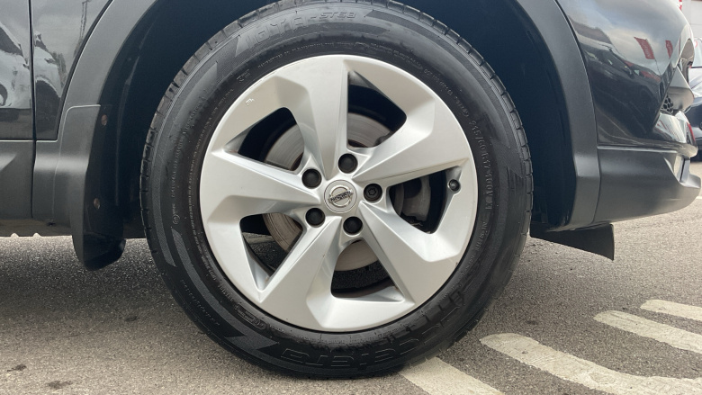 Nissan Qashqai 1.3 DiG-T Acenta Premium 5dr Petrol Hatchback